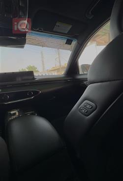 جێنسس GV70